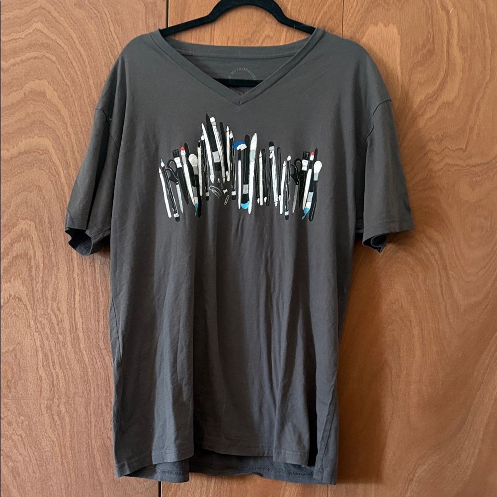 Men's Metropolitan Museum of Art V-Neck Graphic Tee - Charcoal